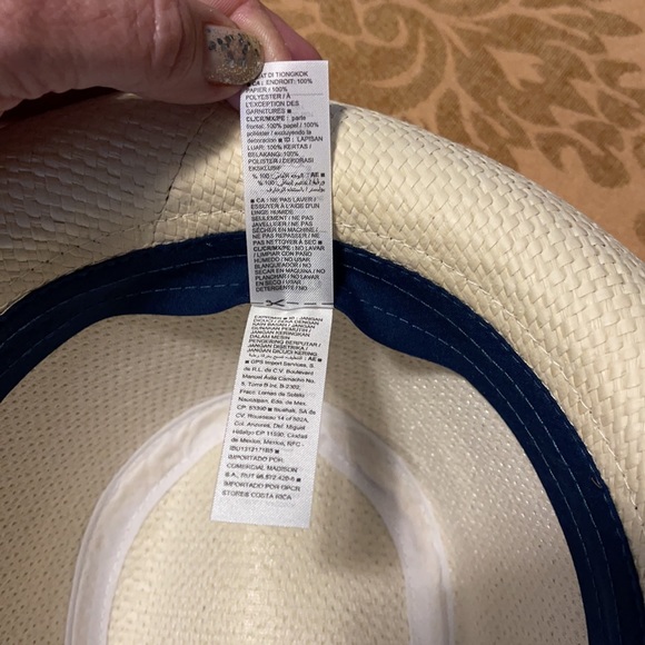New hat by old navy - Picture 6 of 11